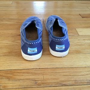 Toms Shoes